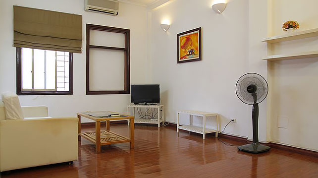 *Cozy & Comfortable 2 Bedroom Apartment Rental in De La Thanh street, Dong Da*