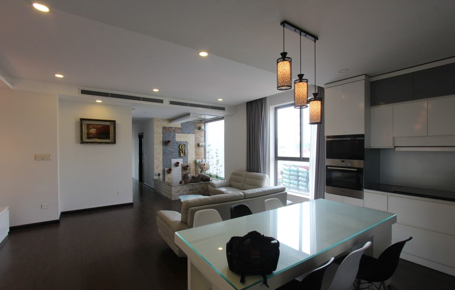* Good Size Modern 03 bedrooms apartment near Vincom Ba Trieu, Hai Ba Trung District*