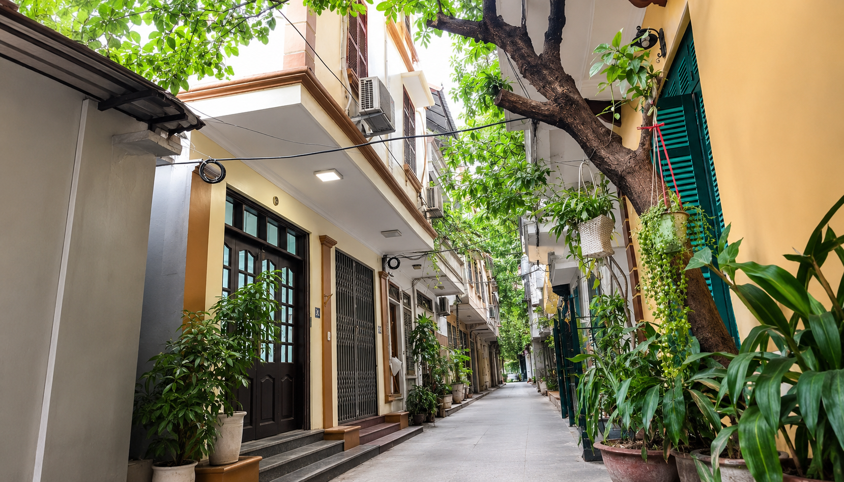 A rare find in Ba Dinh: 5-floor house with 4 private studios or full house rental in central Hanoi