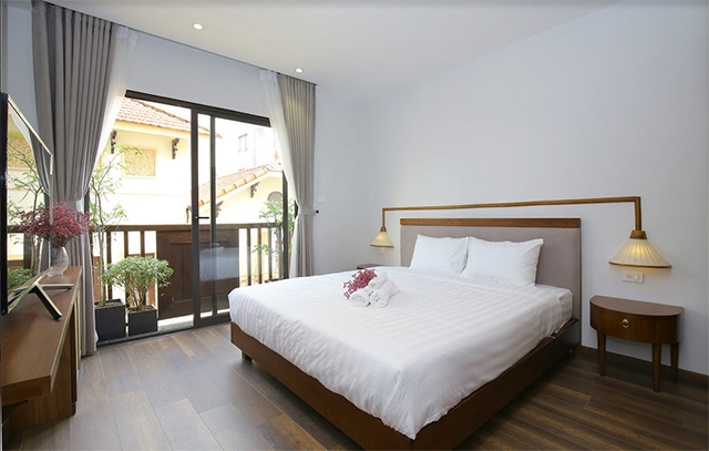 *Amazing Modern Three Bedroom Apartment Rental in Kim Ma street, Ba Dinh. Good Services*
