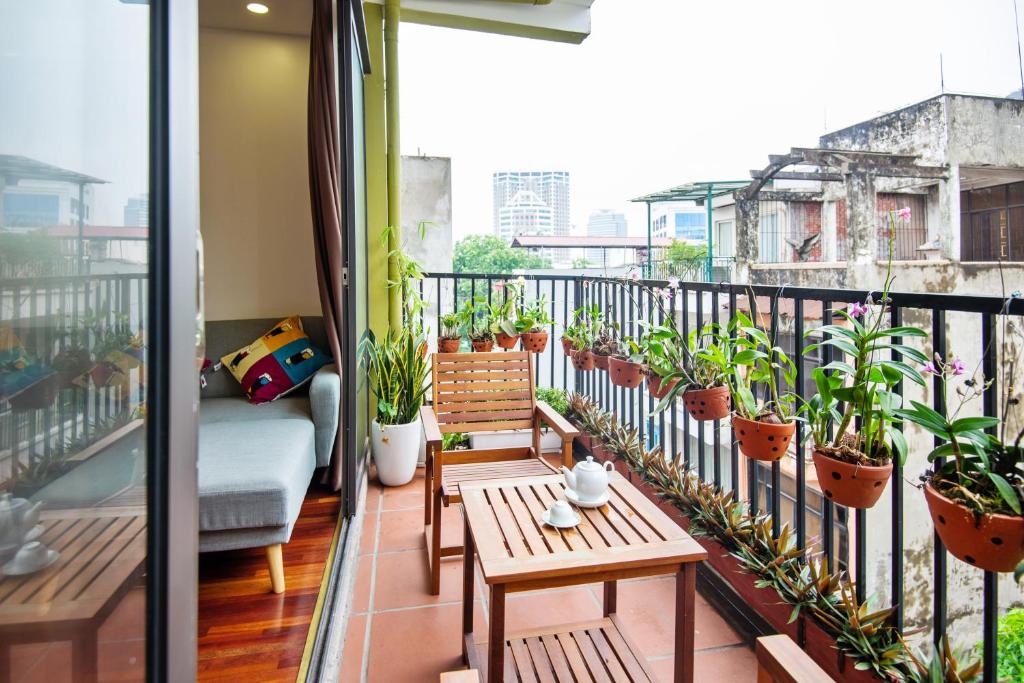 *Beautifully Furnished 02 Bedroom Apartment for rent in Hoan Kiem, Hanoi, reasonable cost*