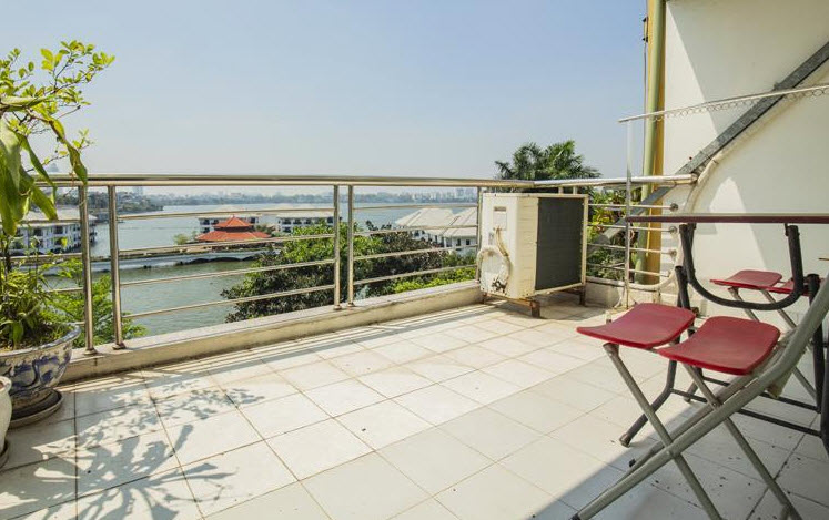 Big Balcony & Lake View 1 BR Apartment Rental in Tu Hoa str, Tay Ho