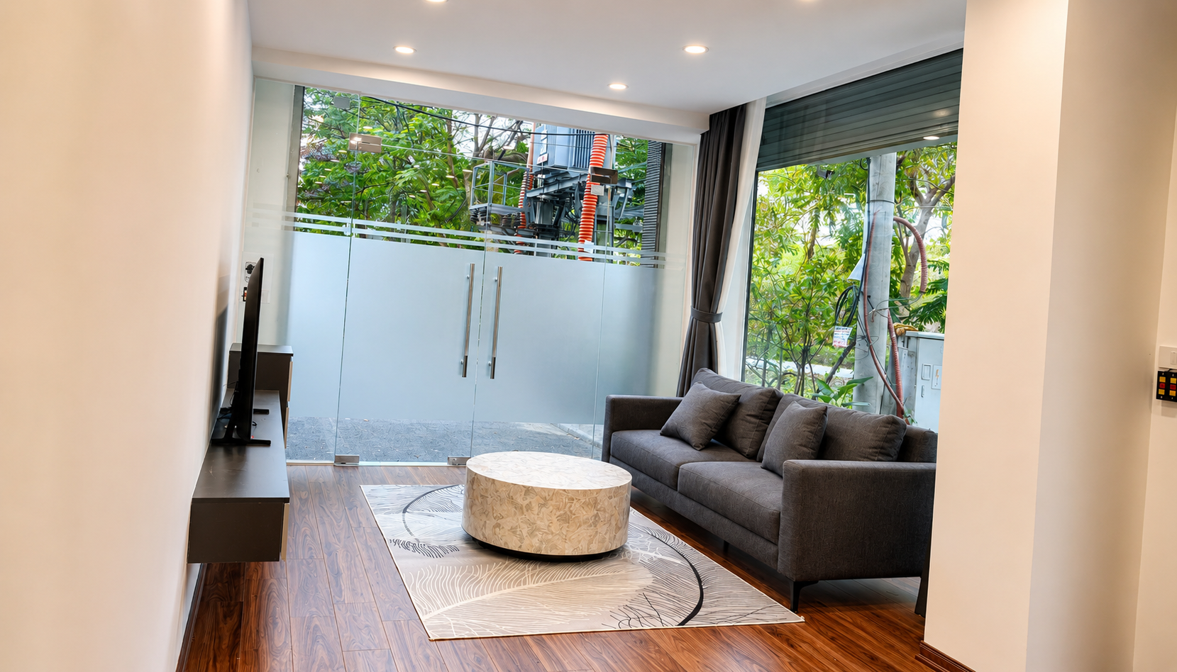 Bright and Modern 1BR Apartment for Rent in Long Bien, Within Easy Reach of Hoan Kiem