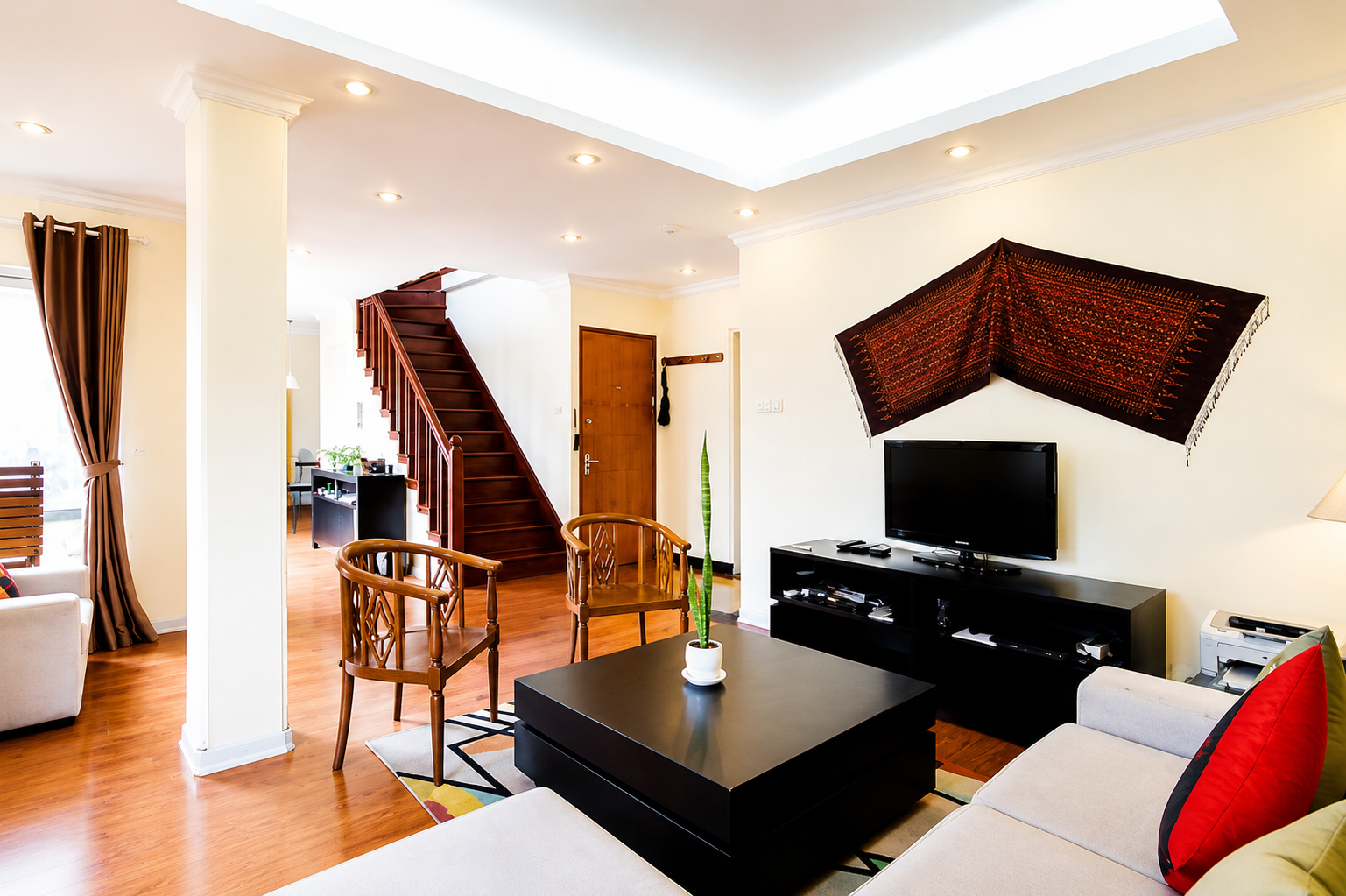 *CENTRAL & High Quality 3 Bedroom Apartment Rental in Hoan Kiem District*