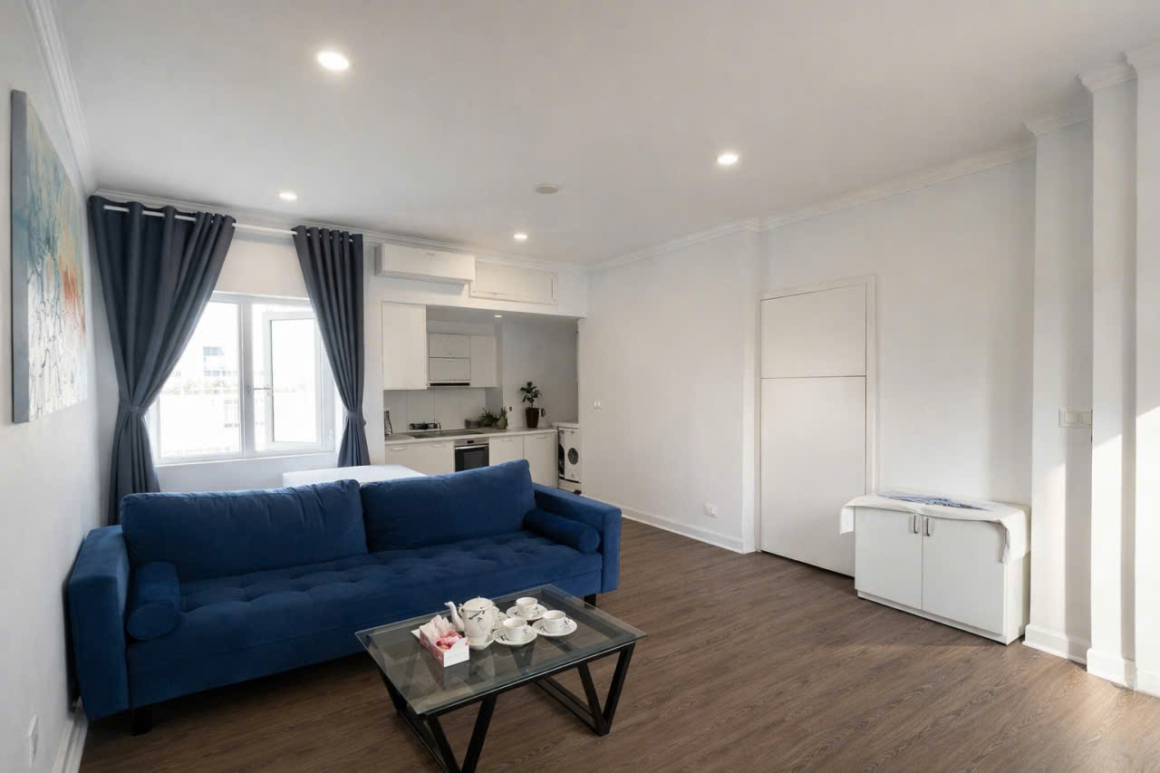 CENTRAL ONE BR APARTMENT FOR RENT IN BUI THI XUAN STR, HAI BA TRUNG