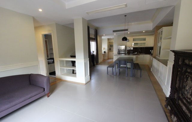 Tranquil & Well Furnished 3 BR Apartment In Ba Trieu str, Hoan Kiem, Great Location