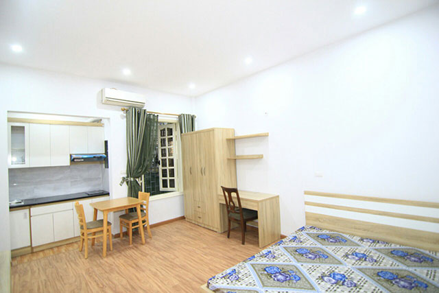 *Cheap Cozy Apartment For Rent in Ba Dinh District, Close to The Lake*