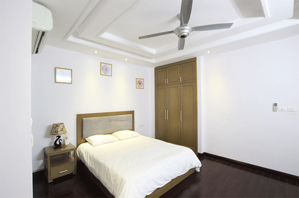 Cheap Serviced Apartment Rental in Tran Quoc Toan street, Hoan Kiem