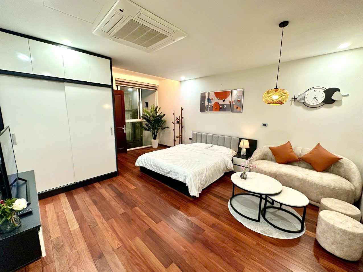 COZY STUDIO FOR RENT – TRUC BACH ISLAND, BA DINH