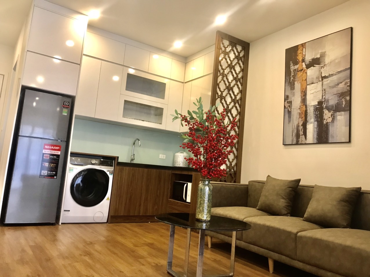 Deluxe Serviced Apartment Rental in Van Mieu Area, Dong Da