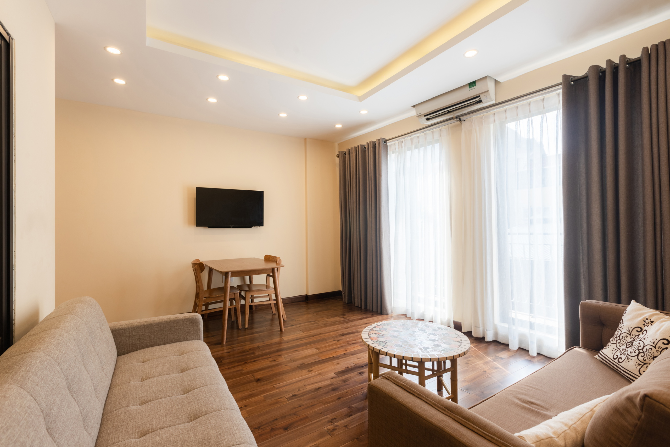 *Elegant Modern Serviced apartment in Truc Bach Area, Ba Dinh, Reasonable Price*