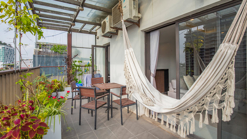 Full of Light & Amazing Balcony Apartment Rental in Dang Thai Mai str, Tay Ho