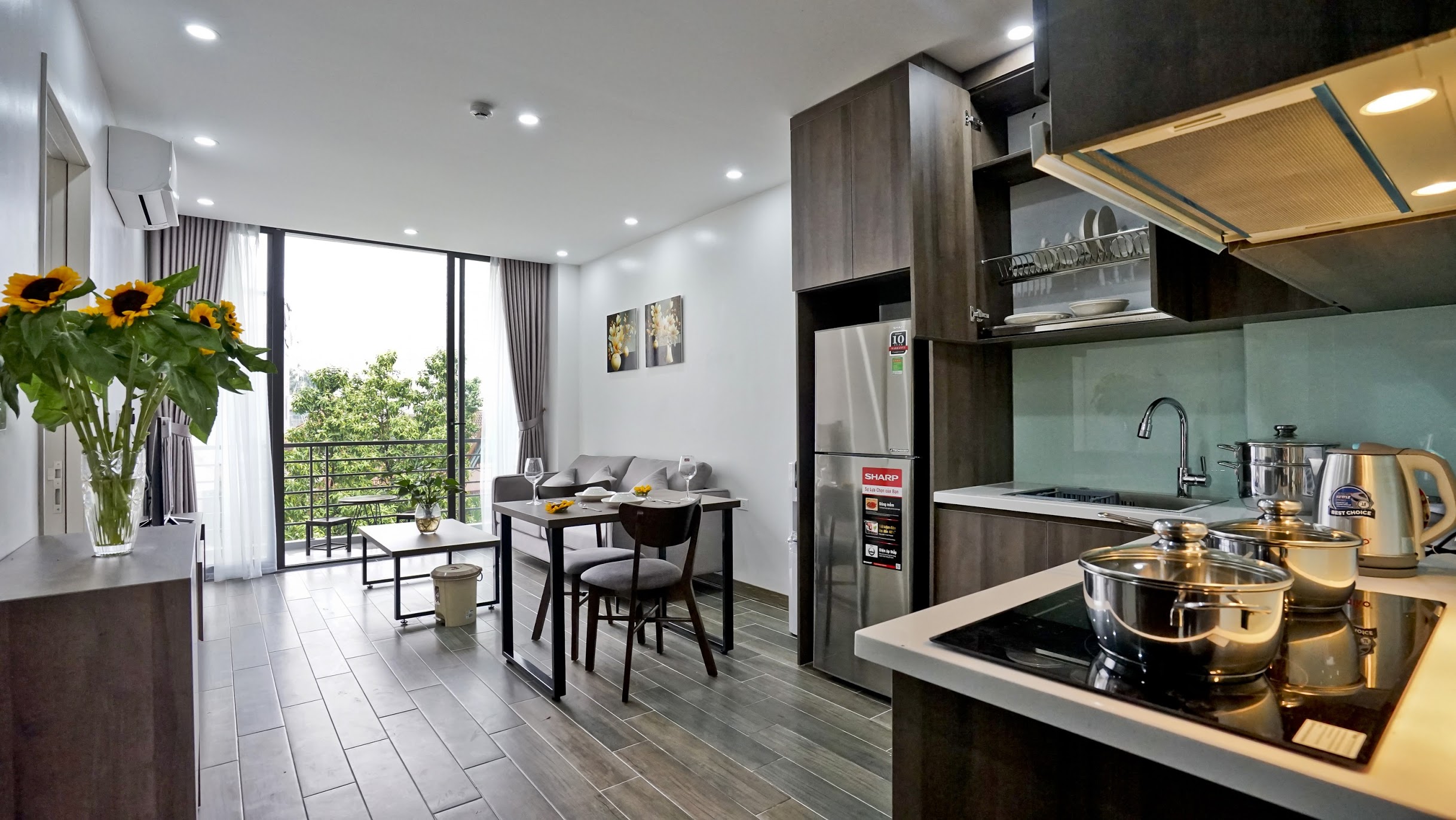 Balcony & Modern 1bedroom apartment rental in To Ngoc Van str, Tay Ho