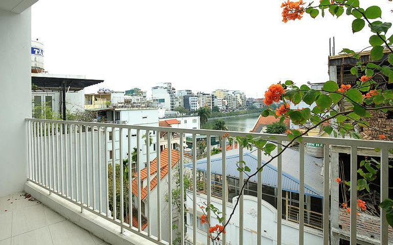 High quality serivced apartment for rent in Xuan Dieu, Walking Distance to the Lake