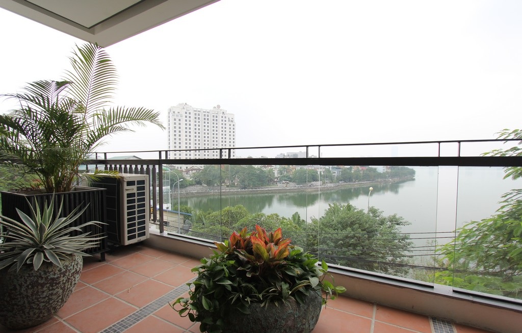 Lake view 02 BR Apartment for rent in Xuan Dieu str, Tay Ho, Oven & Dishwasher