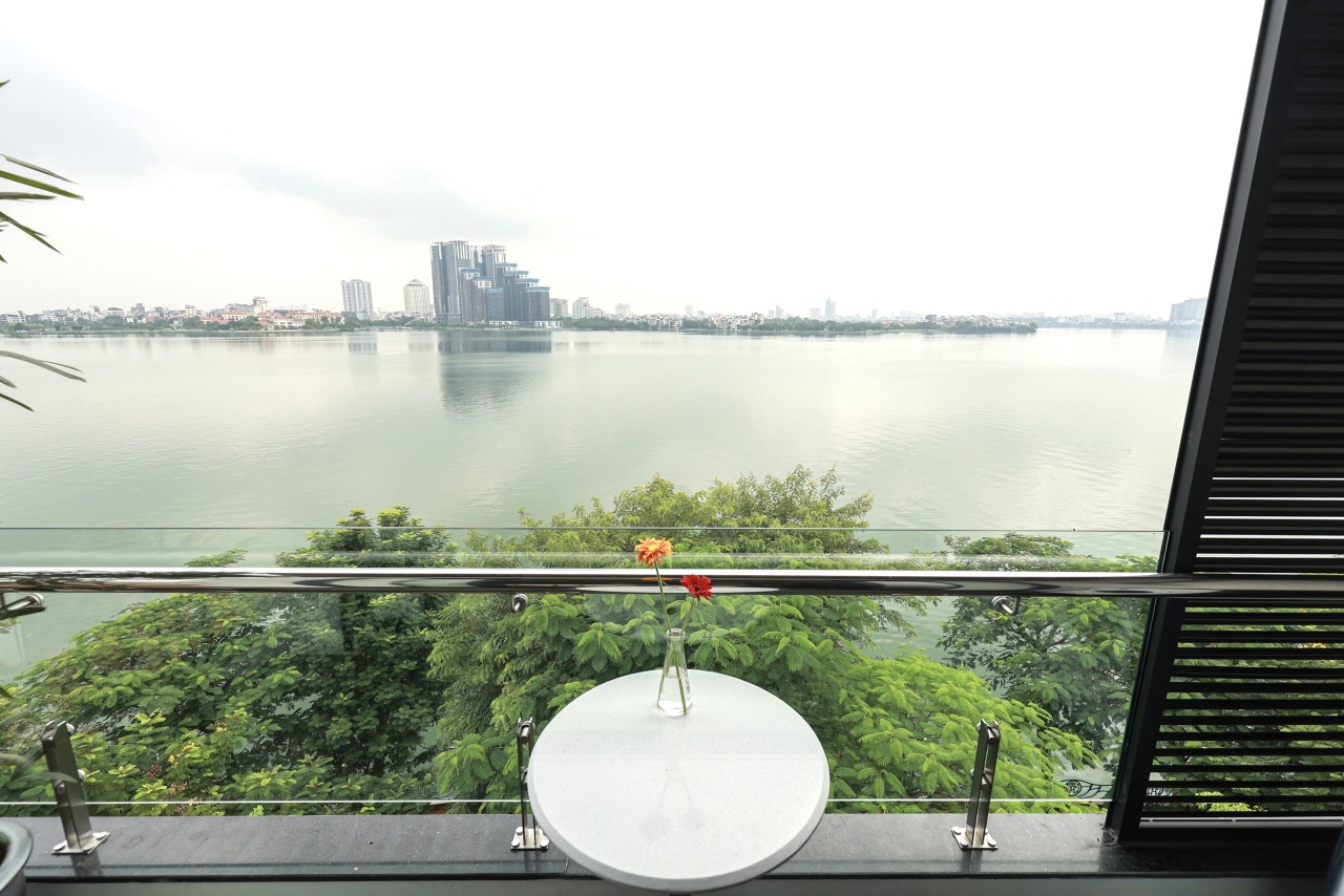 Lake View  02 BR Apartment Rental  in Ve Ho Str, Tay Ho