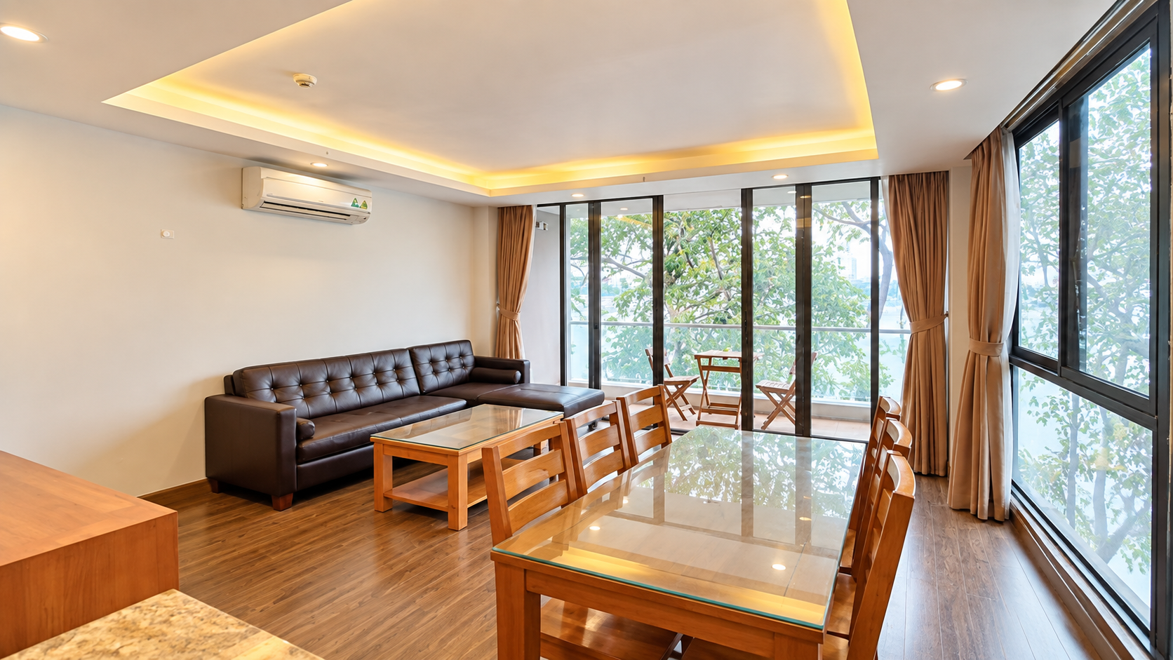 Lake View 2 BR Apartment In Nhat Chieu Str Tay Ho, Nice Roof Terrace, Modern Amenities