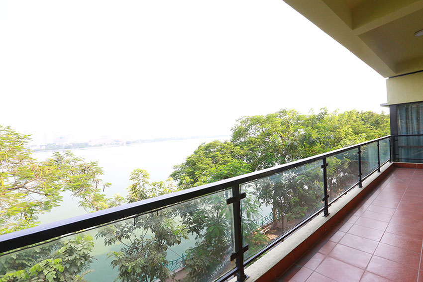 Lake view 3 bedroom apartment for rent in Nhat Chieu Street, Hanoi
