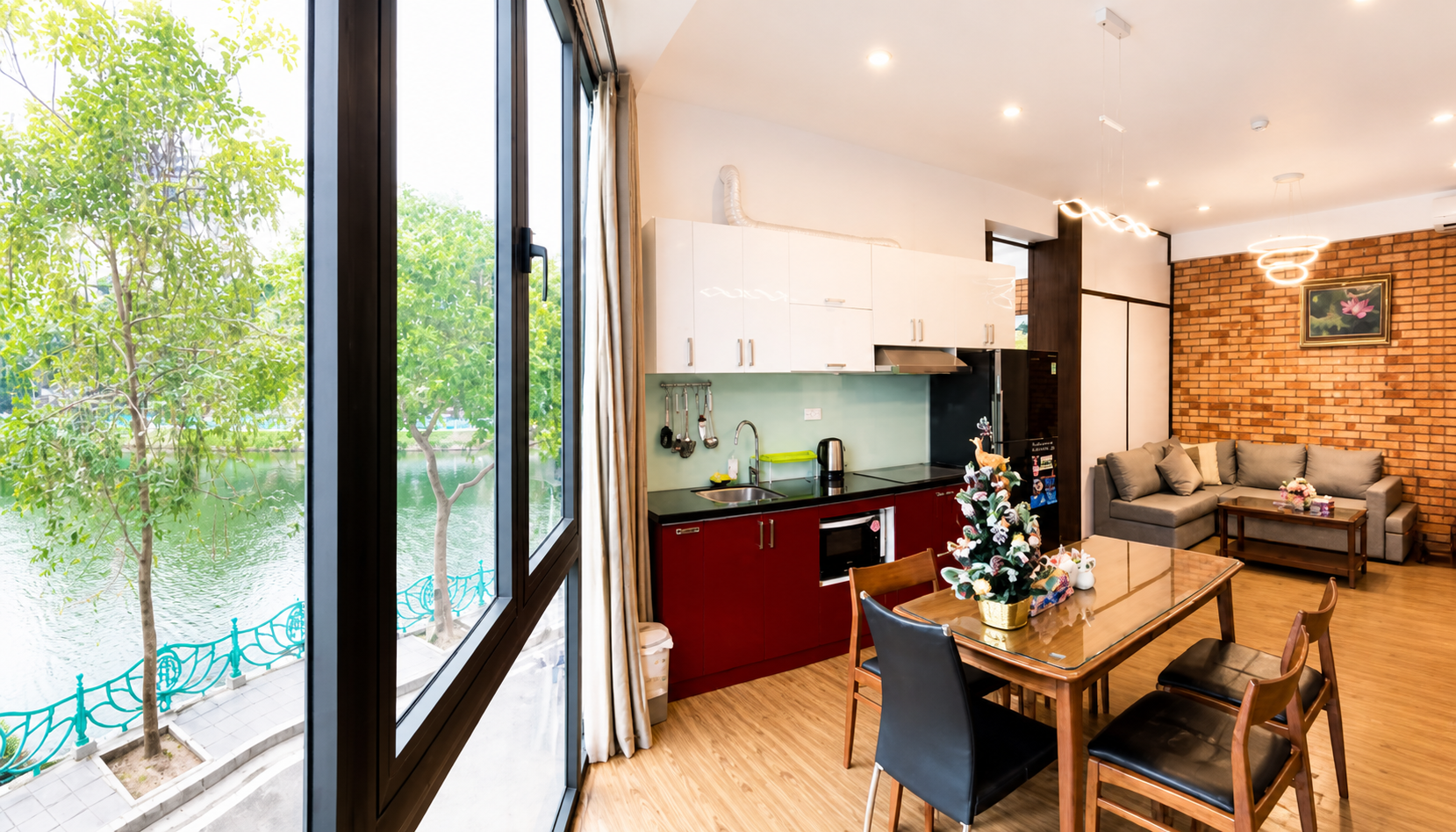 Lake View Apartment for rent in Yen Phu Village, Tay Ho