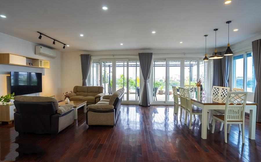 Hanoi apartment for rent in Xuan Dieu, Tay Ho with terrace facing the West Lake