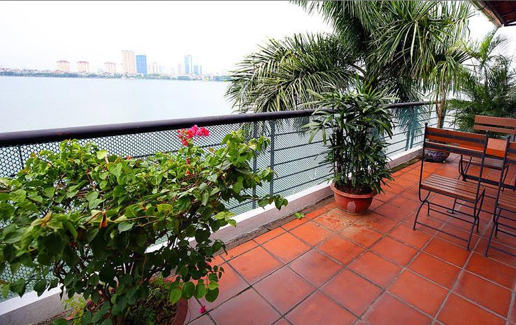 Lake view & Balcony 03 bedroom apartment for rent in Tay Ho West Lake