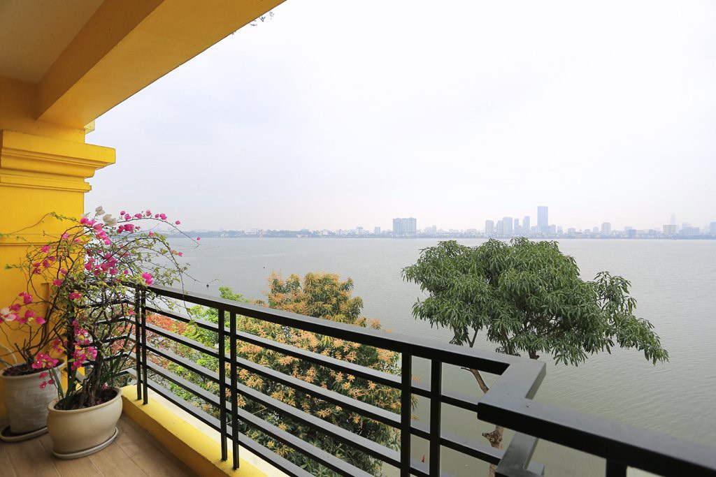 Lake View & Big Balcony 03 BR Apartment for rent in Tu Hoa str, Tay Ho