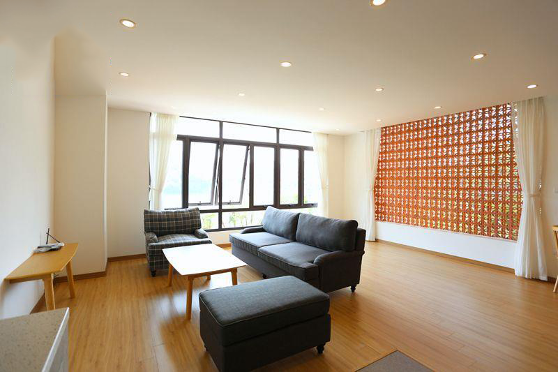 *Lake view & Extensive 03 BR Apartment Rental in Tay Ho, Hanoi*