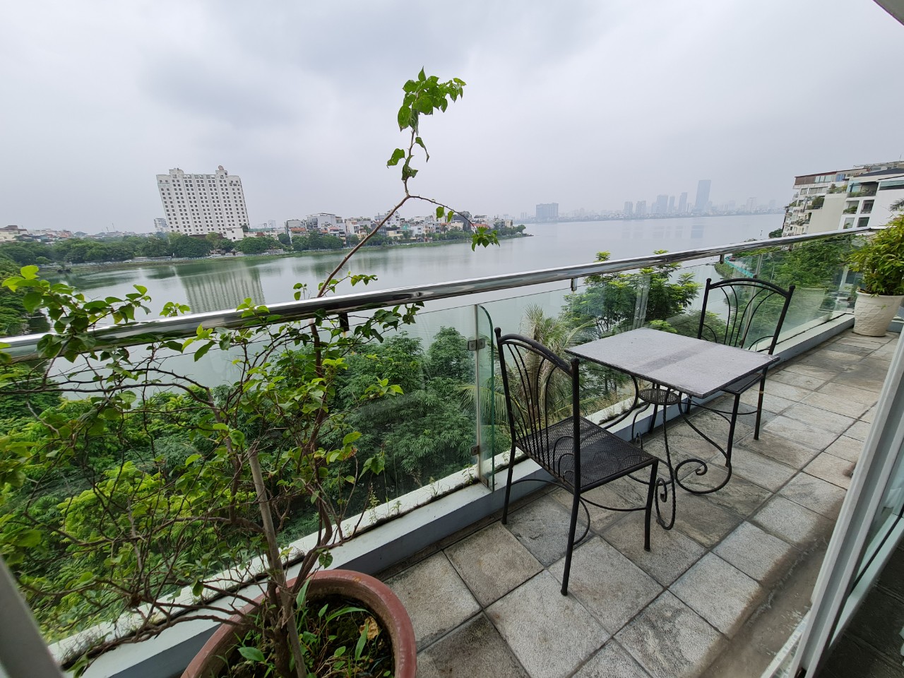 Lake View Two Bedroom Apartment Rental in Xuan Dieu street, Tay Ho