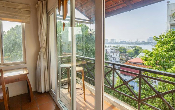 Budget Price 2-bedroom serviced apartment with balcony, sunshine & Nice view