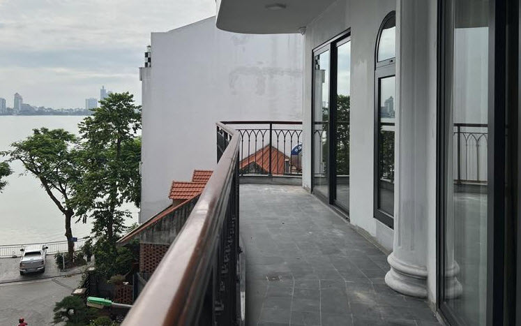 Lake view with Big Balcony 03 BR Apartment for rent in Dang Thai Mai str, Tay Ho