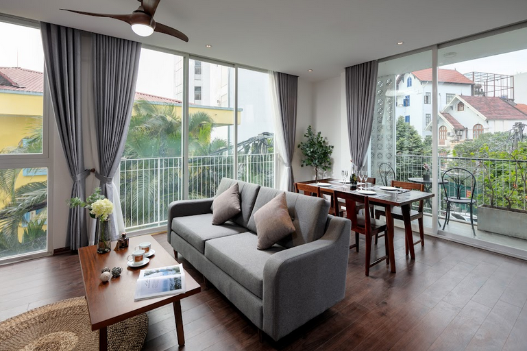 Lightful & Modern 02 BR Apartment Rental near To Ngoc Van str, Tay Ho