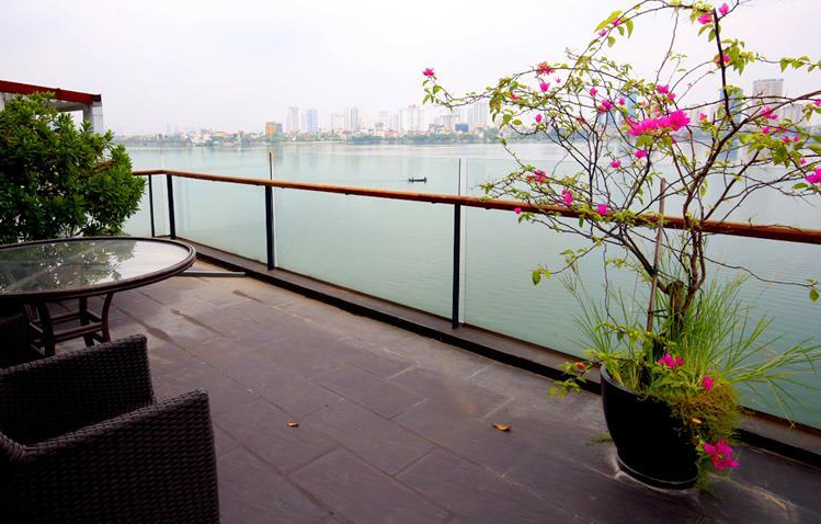 *Magnificent Lake View One Bedroom Flat Rental in Quang Khanh with private balcony*