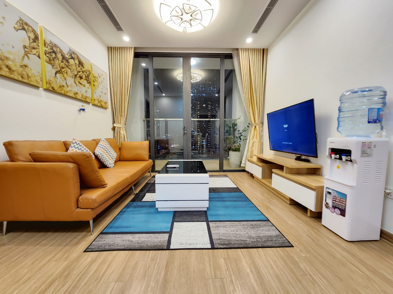 Modern 2 bedroom apartment rental in Vinhomes Skylake S2 3908