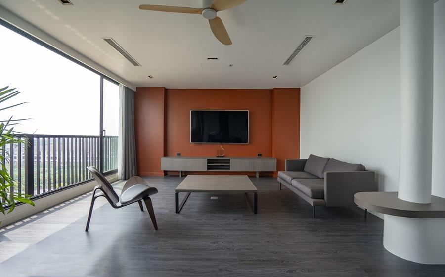 Modern and bright 3 bedroom apartment for rent in Trinh Cong Son, near the lake