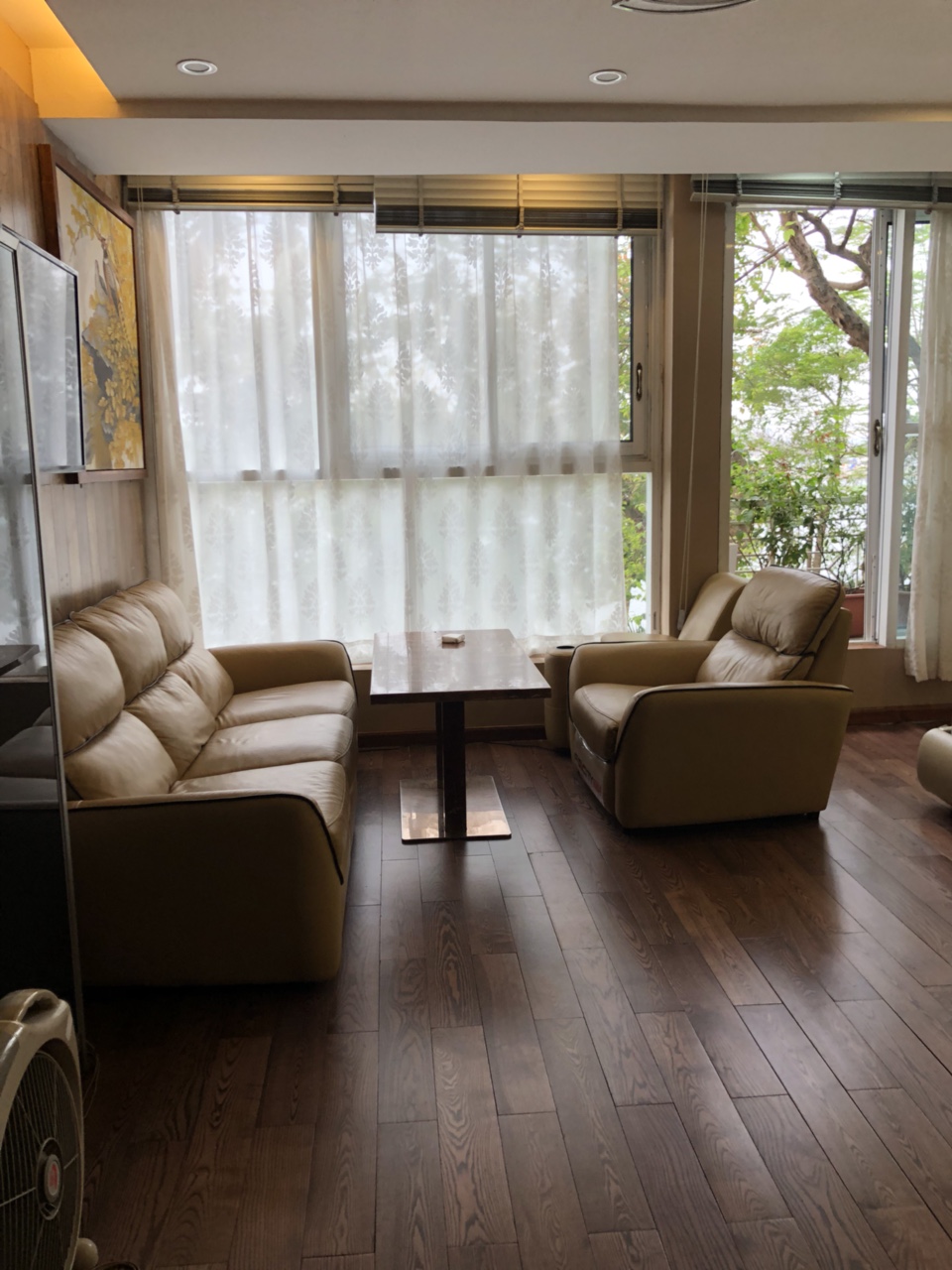 Modern one bedroom apartment rental face to Truc Bach lake