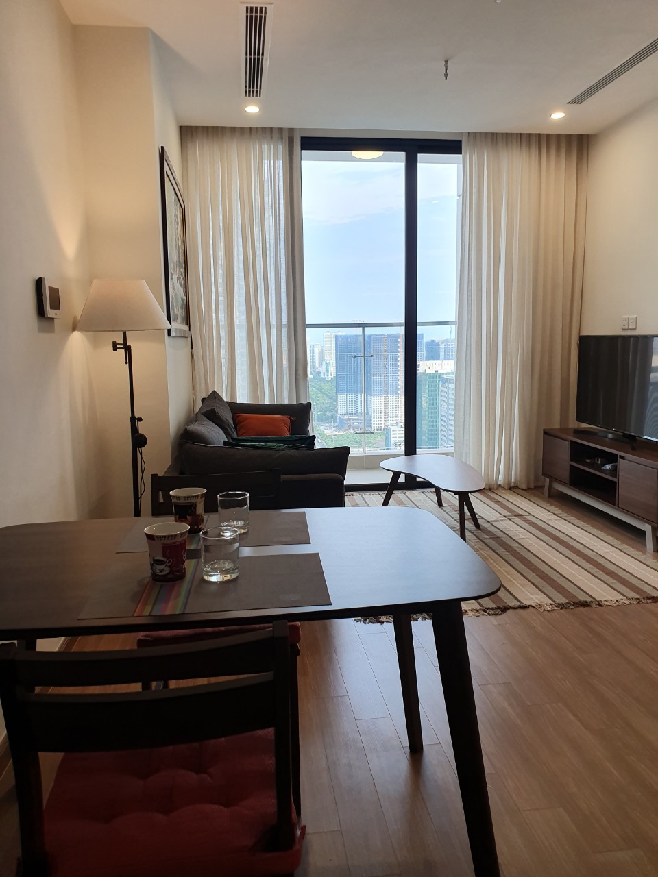 Modern one bedroom apartment rental included all service in Vinhomes Skylake Pham Hung