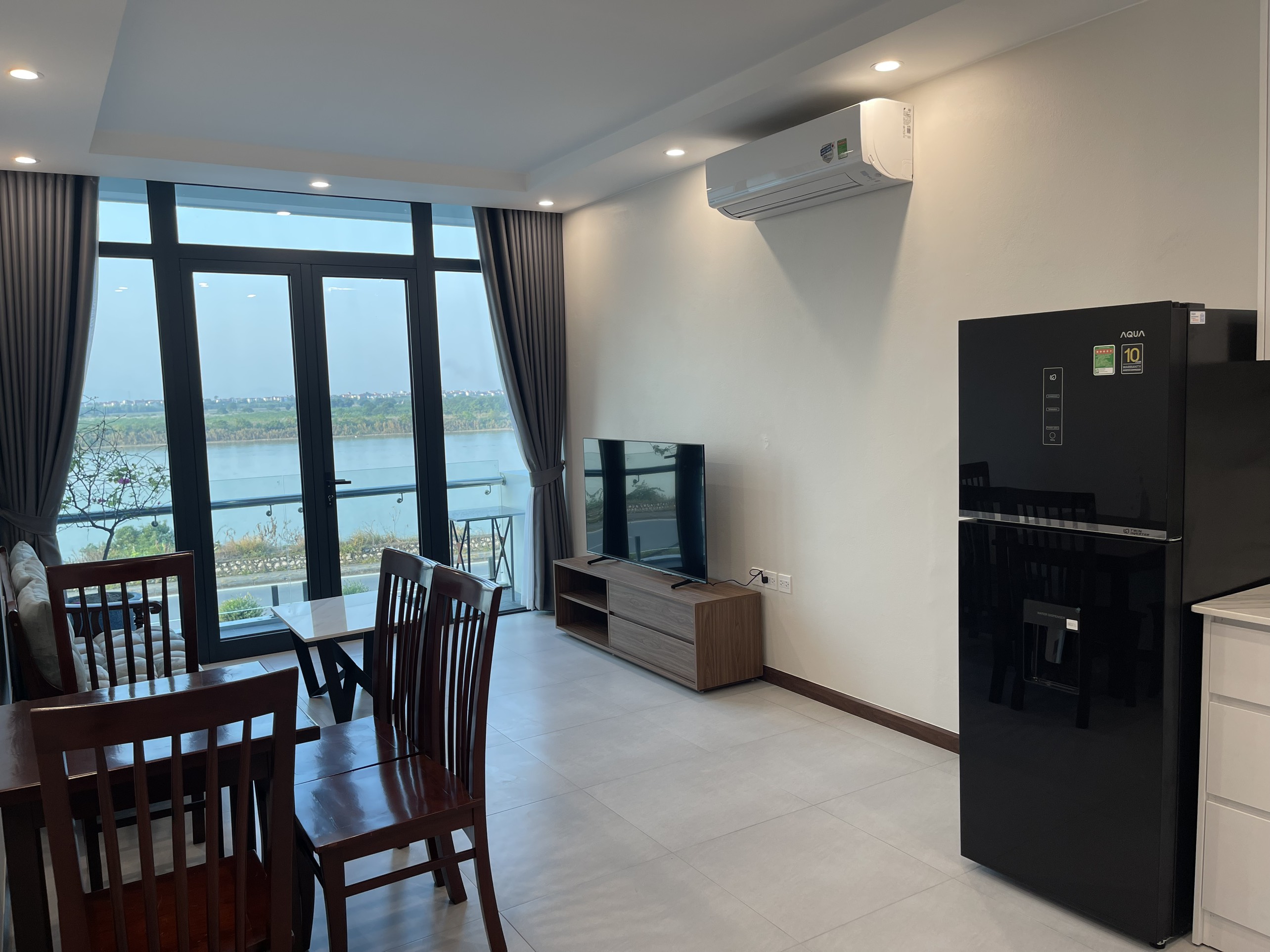 New Modern & Budget Price 02 BR Apartment Rental in Tay Ho dist, near Sunshine Riverside