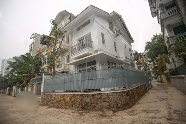Newly Renovated 4 Bedroom House For Rent in Dang Thai mai Street, Tay Ho