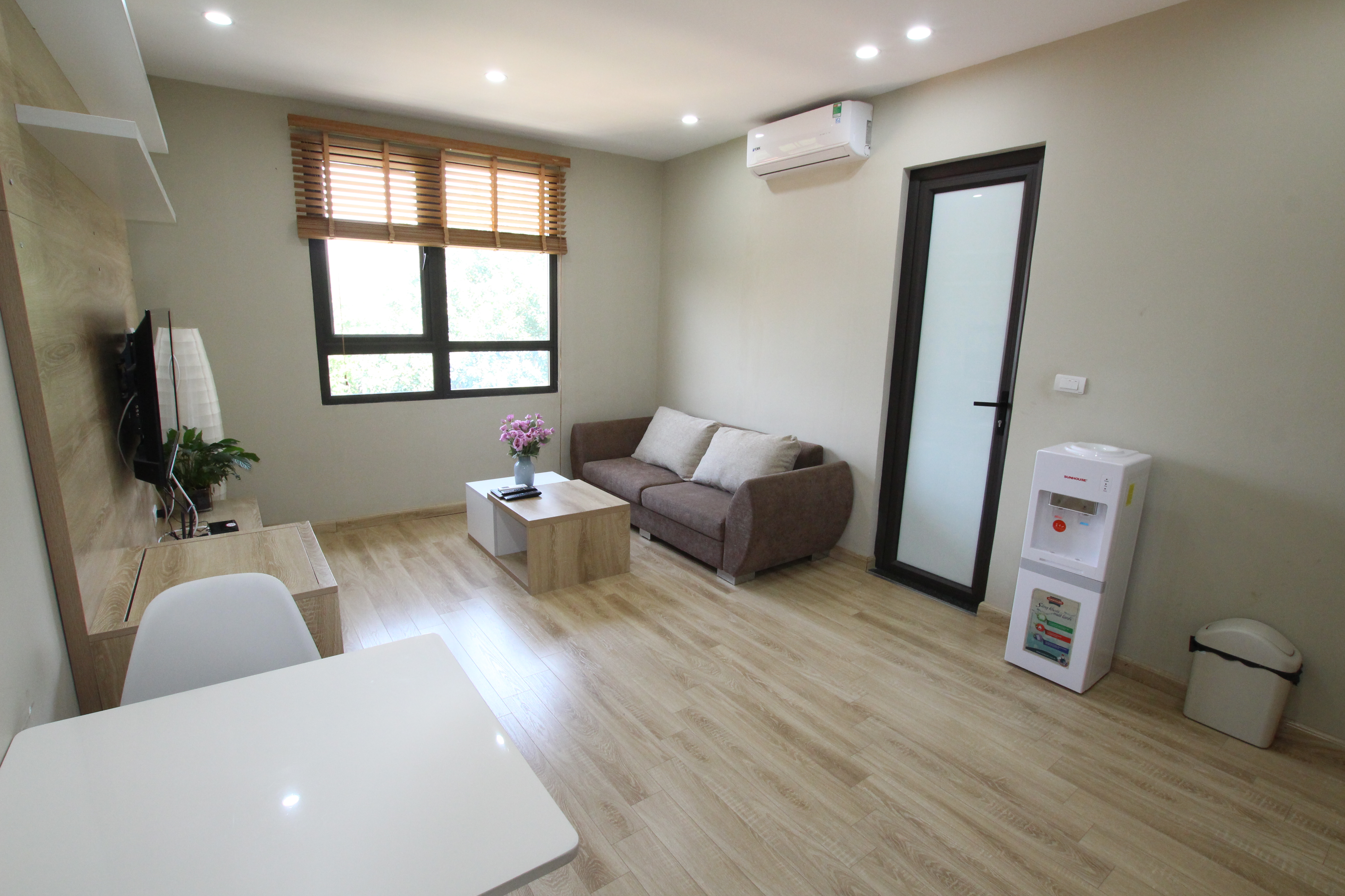 Nicely Furnished Serviced Apartment Rental in Trich Sai Street, Tay Ho, Modern Amenities