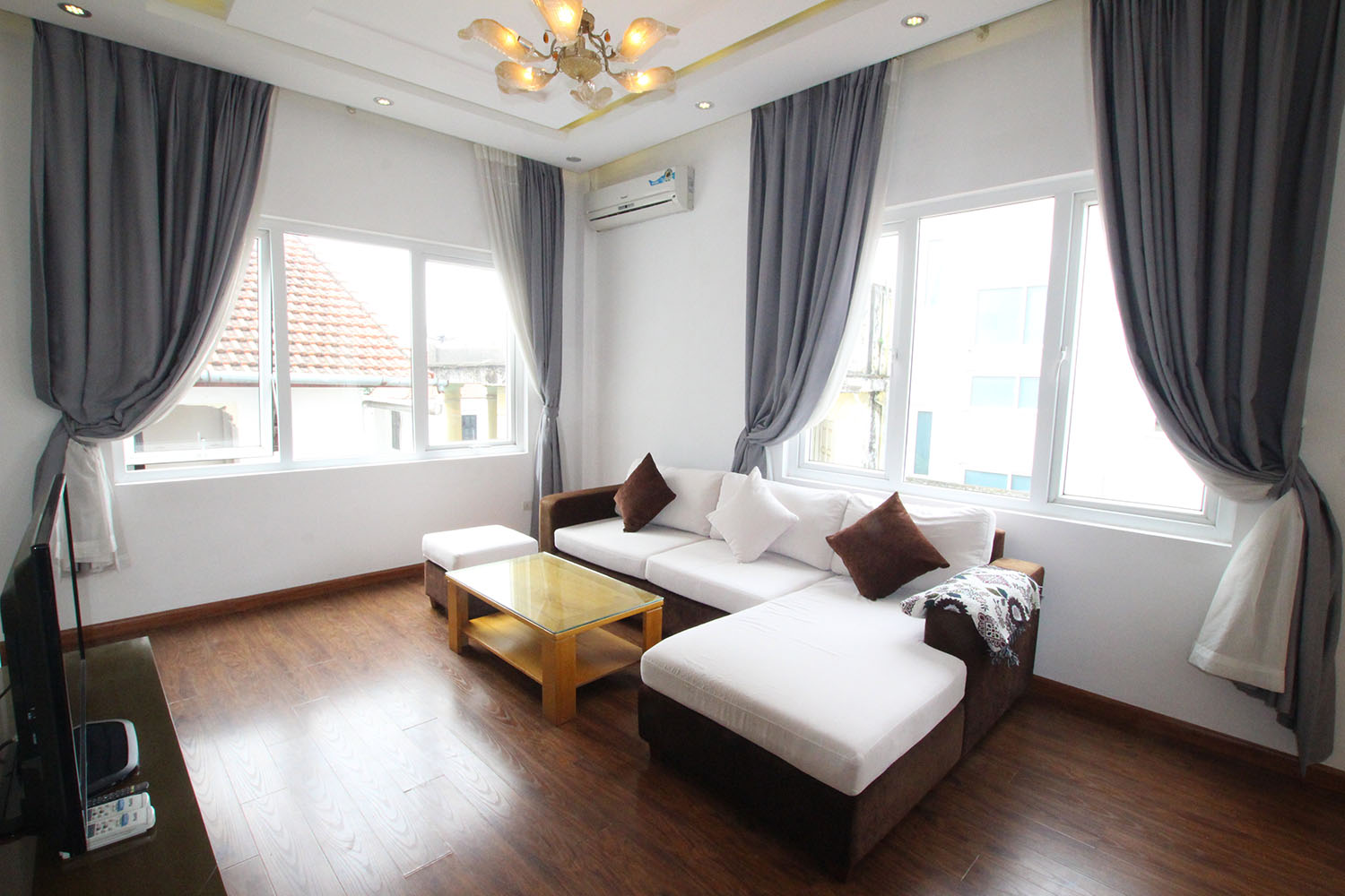 *Open Green View & Bright 2 Bedroom Apartment Rental in Tu Hoa street, Tay Ho*