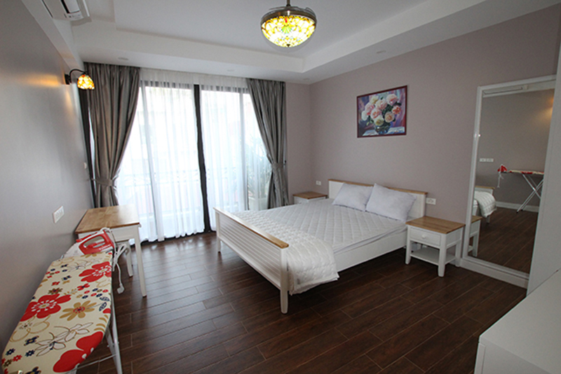 Lovely Lakeview One Bedroom Apartment Rental in Le Duan