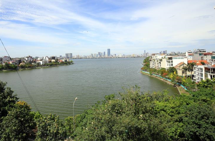 *Spacious Lake View 03 Bedroom Flat for lease in Xuan Dieu str, Tay Ho*