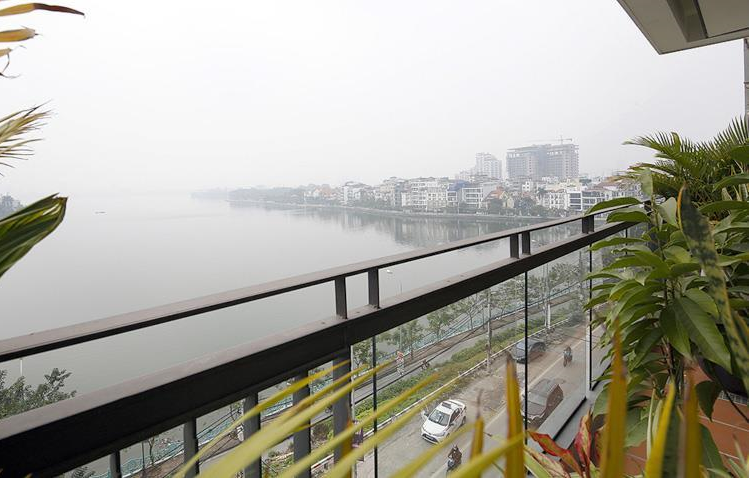 *Spacious Lake View 4 Bedroom Apartment Rental in Xuan Dieu street, Tay Ho*