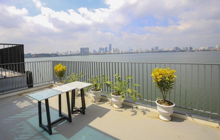 *Super-spacious Lake View Serviced Apartment Rental in Tay Ho Dist can not be missed*