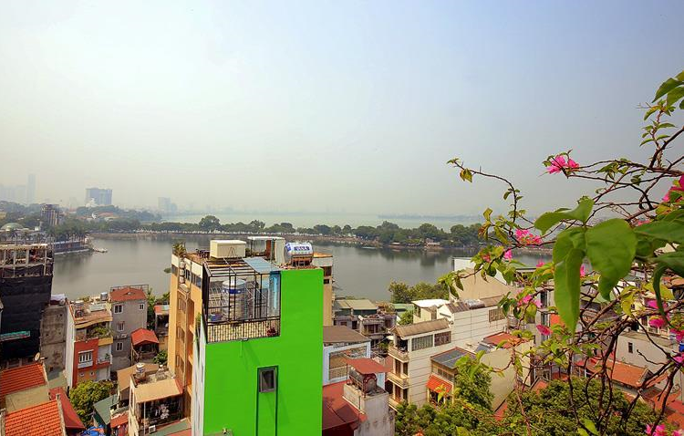 *Spectacular Lake View & Spacious 03 Bedroom Apartment Rental in Truc Bach Area, Ba Dinh*