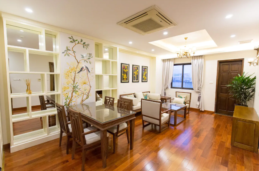 *Spectacular Serviced Apartment for rent in Tran Quoc Toan Str, Hoan Kiem, Beautiful Balcony*