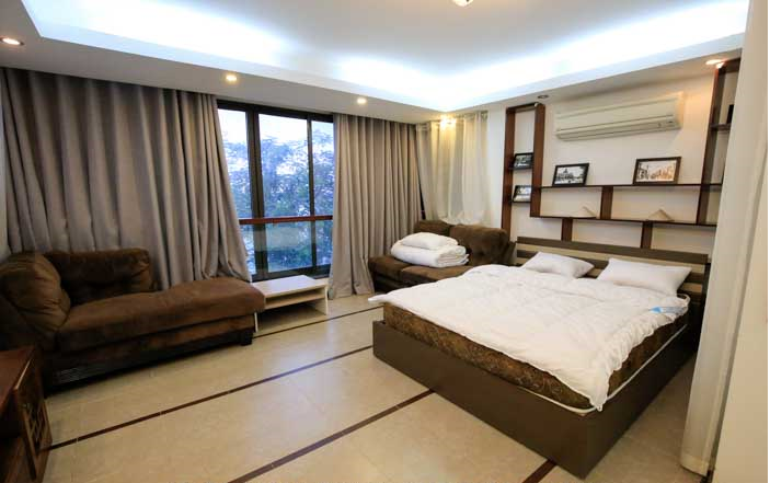 SPLENDID LAKEFRONT NHAT CHIEU APARTMENT Rental in TAY HO District, Urban HANOI