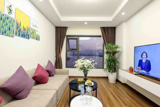 Stunning Lake View 2BR Apartment for Rent on Xuan Dieu Street, Tay Ho