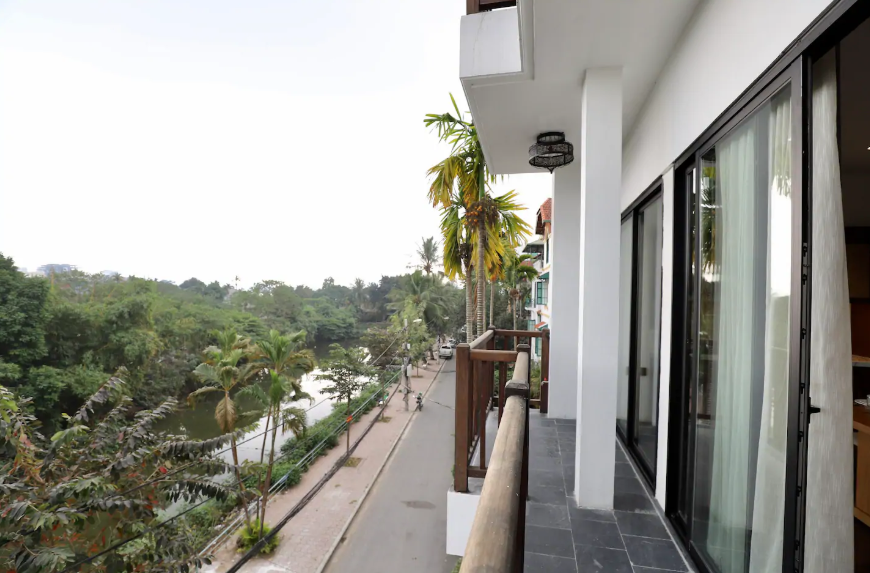 *Stunning Views 2 Bedroom Serviced Apartment for Rent in Xom Chua area, Tay Ho*