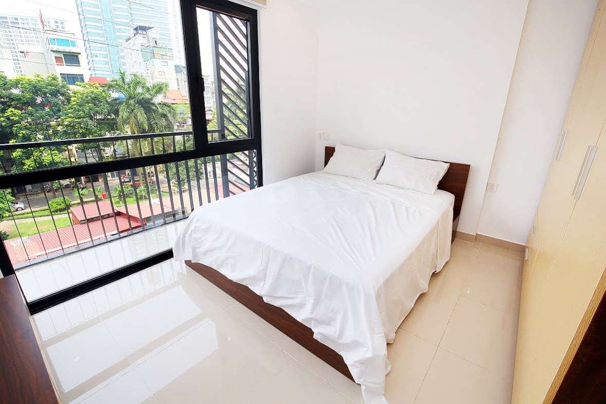 *Sunny & Bright Serviced Apartment Rental in Truc Bach Area, Ba Dinh*